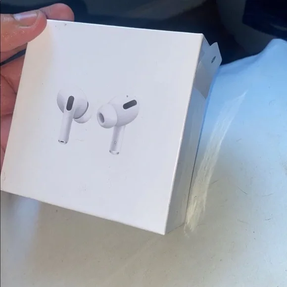 Air Pod pros UN OPENED (150 OR SEND OFFERS PLEASE).